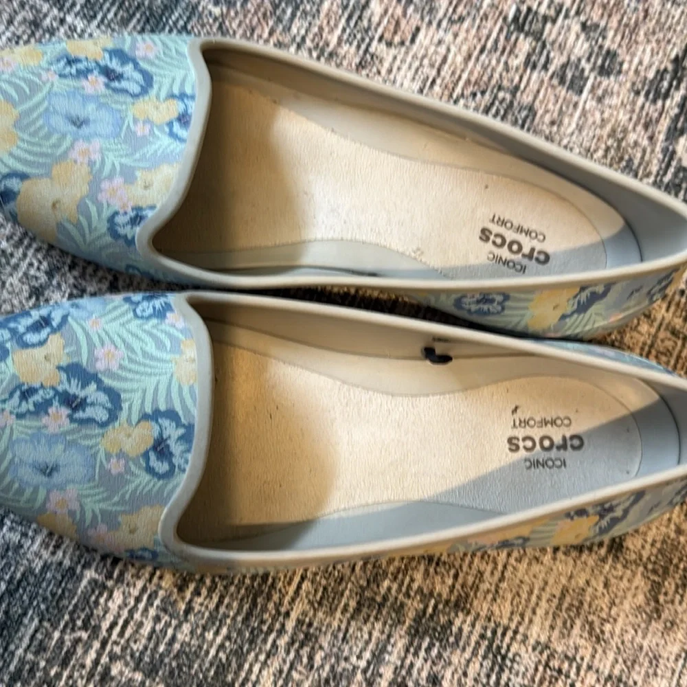 Crocs Eve Graphic Floral Flat size 6 - Picture 2 of 5